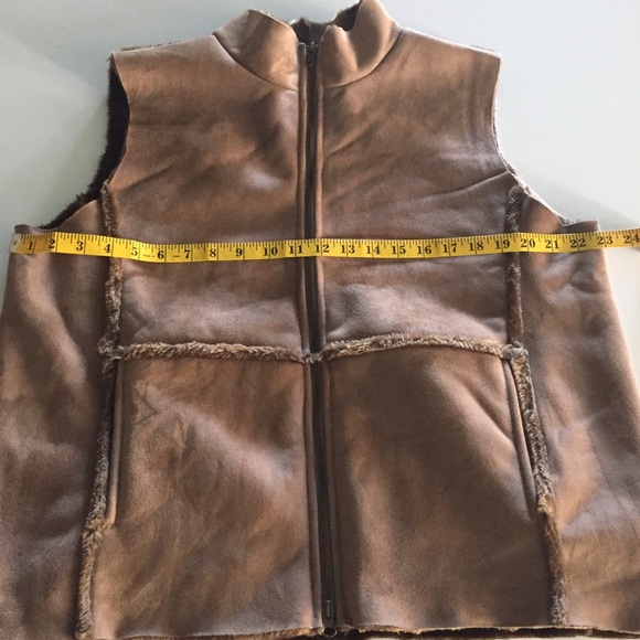 VINTAGE Andrea Jovine Faux Shearling Vest - Size Large - Picture 3 of 9